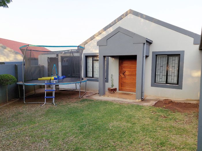 Property #ENT0257013, House for sale in Zwartkop