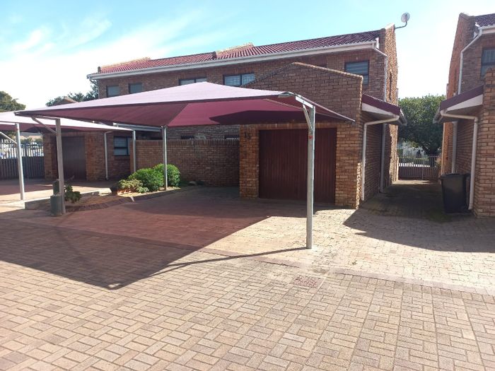 Property #ENT0257656, Townhouse for sale in Hartenbos Central