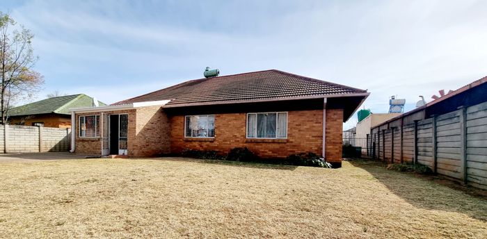 Property #ENT0257690, House for sale in Stilfontein Ext 4