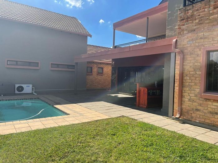 Property #ENT0257767, House for sale in Rietvlei Ridge Country Estate
