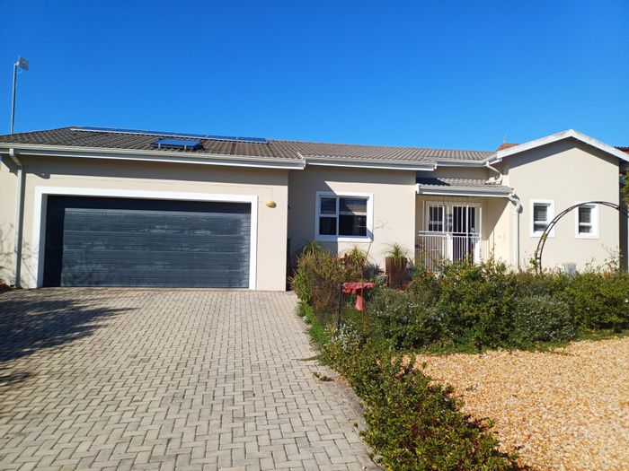 Property #ENT0257875, House for sale in Still Bay West