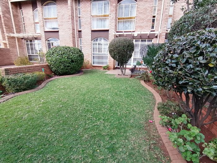 Property #ENT0257814, Townhouse for sale in Parkrand