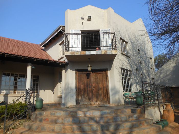 Rustic Farm House on Small Holding For Sale in Mnandi.