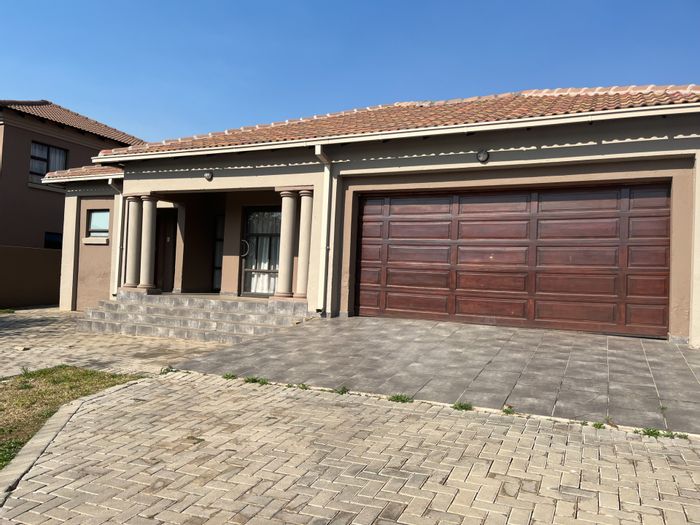 Property #ENT0257976, House for sale in Magaliesberg Country Estate
