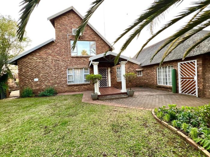 Property #ENT0257907, House pending sale in Rooihuiskraal & Ext