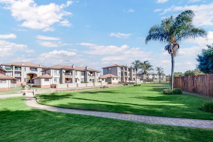 Property #ENT0258068, Townhouse for sale in Noordheuwel