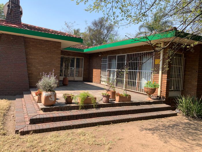 Property #ENT0258369, House for sale in Witbank Central
