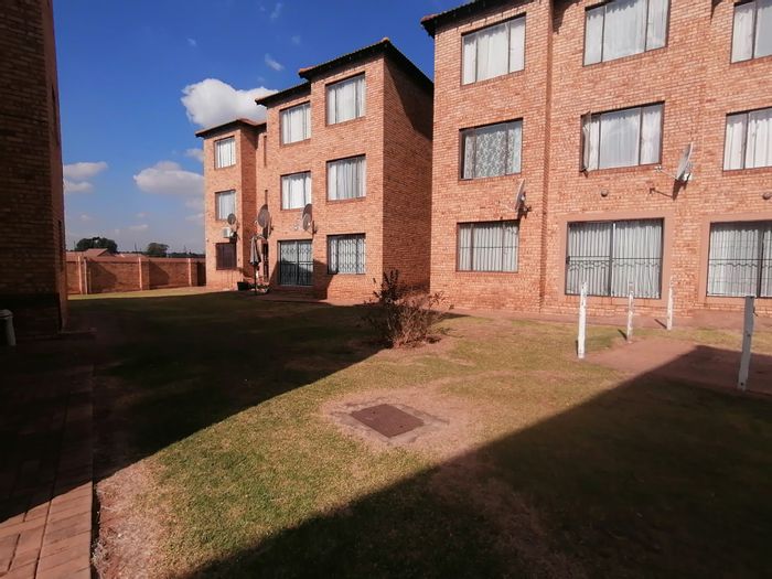 Property #ENT0258387, Townhouse for sale in Greenhills Ext 3