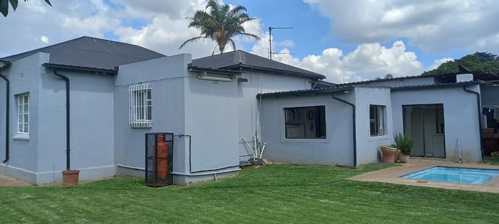 Property #ENT0258478, House for sale in Brakpan Central