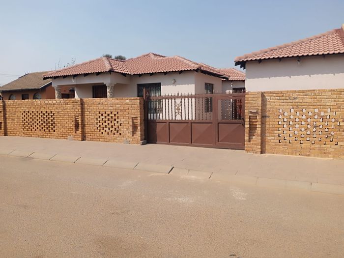 Property #ENT0258406, House for sale in Kagiso