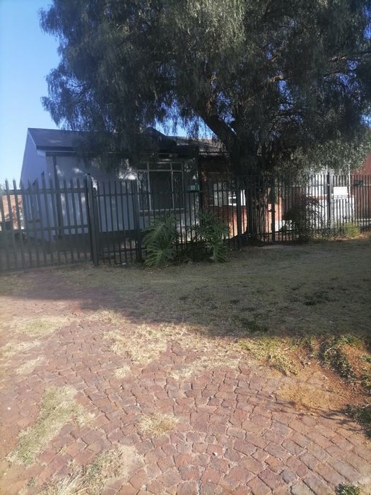 Property #ENT0258558, House for sale in Benoni Central