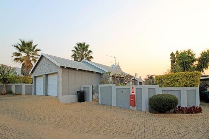 Property #ENT0258698, Townhouse for sale in Radiokop