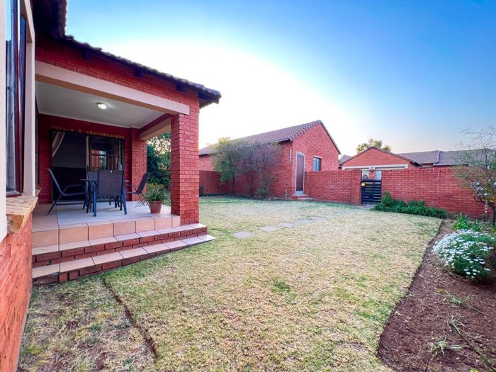Property #ENT0258773, Townhouse for sale in Moreleta Park