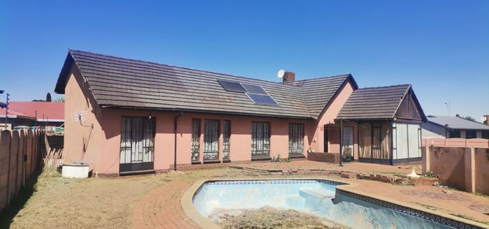 Property #ENT0258790, House for sale in Roodekop