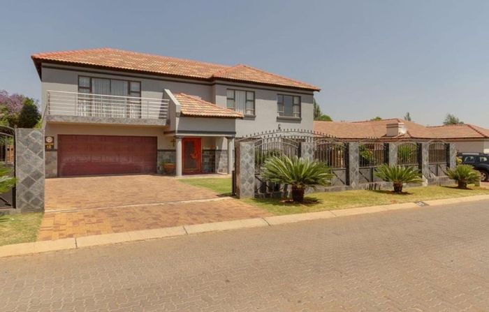 Property #ENT0258832, House for sale in Parkrand