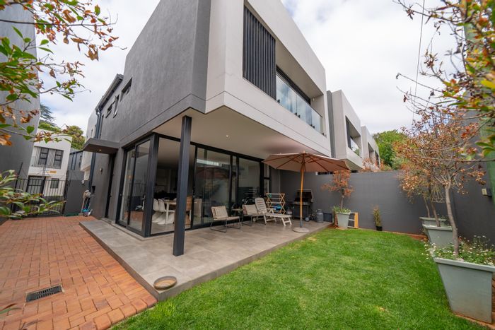 Property #ENT0259076, Townhouse for sale in Dunkeld West