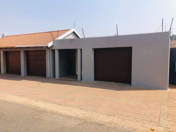 Property #ENT0259008, House for sale in Judiths Paarl