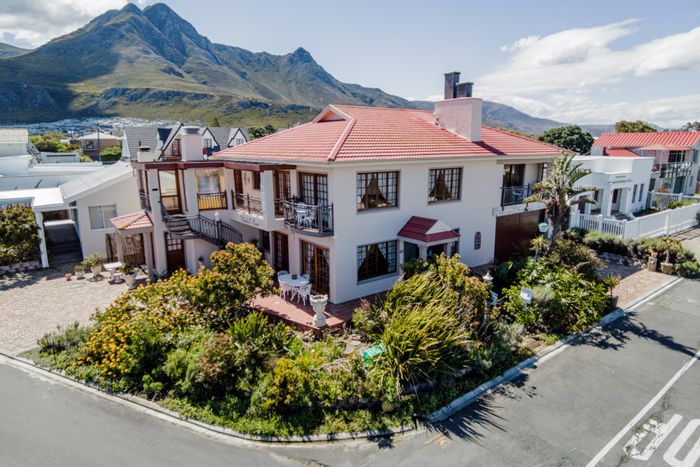 Property #ENT0259158, House for sale in Kleinmond Central