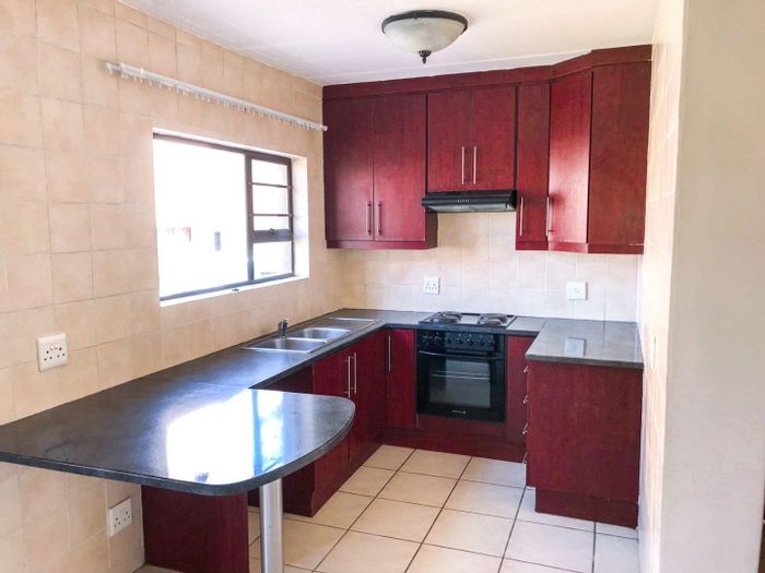 Property #ENT0259260, Townhouse for sale in Secunda Ext 23