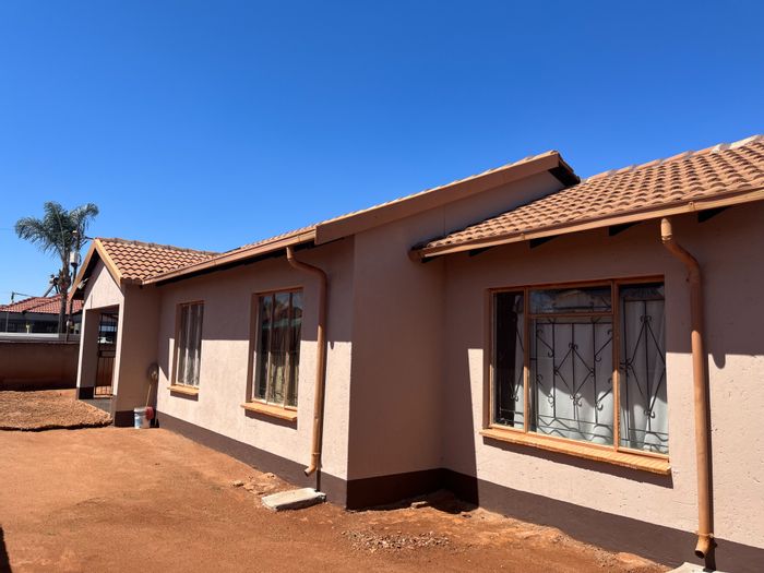 Property #ENT0259422, House for sale in Soshanguve East