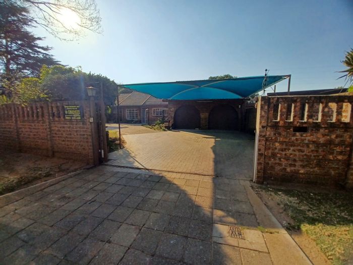 Property #ENT0259724, House for sale in Parkrand