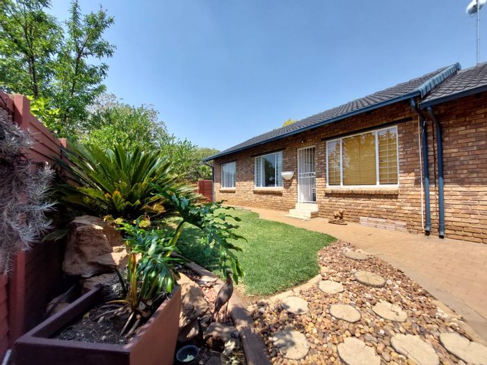 Property #ENT0259801, Townhouse rental monthly in Rooihuiskraal North