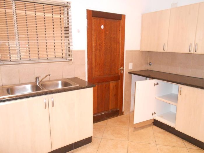Property #ENT0260080, Townhouse for sale in Lenasia
