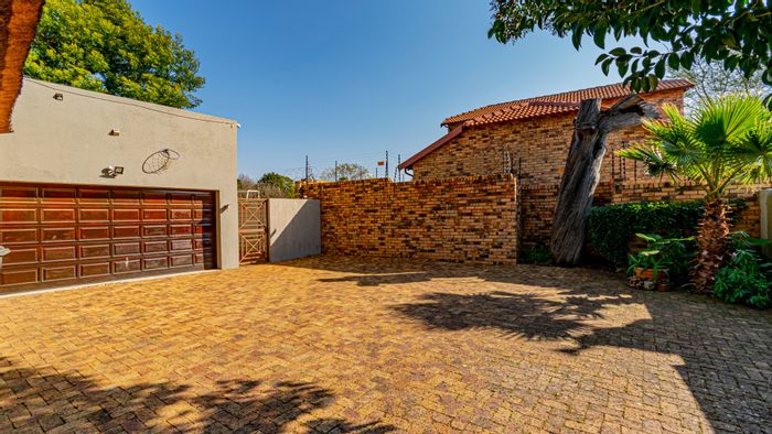 Property #ENT0260202, House for sale in Randpark Ridge