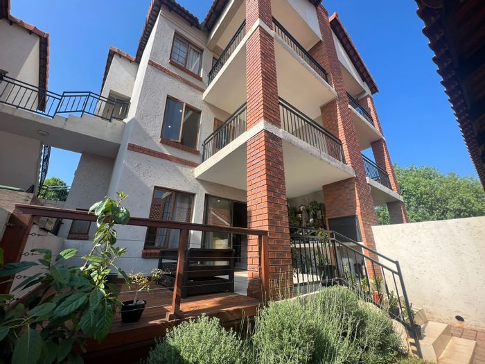 Property #ENT0260462, Townhouse for sale in Country View Estate