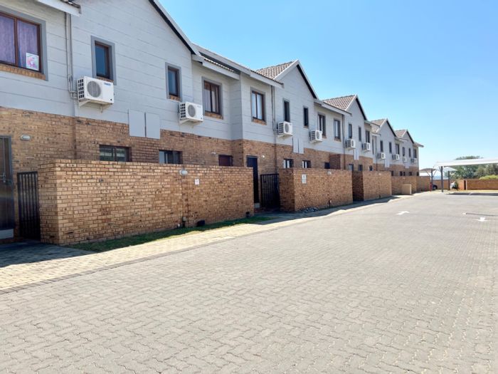 Property #ENT0260429, Townhouse for sale in Blue Hills
