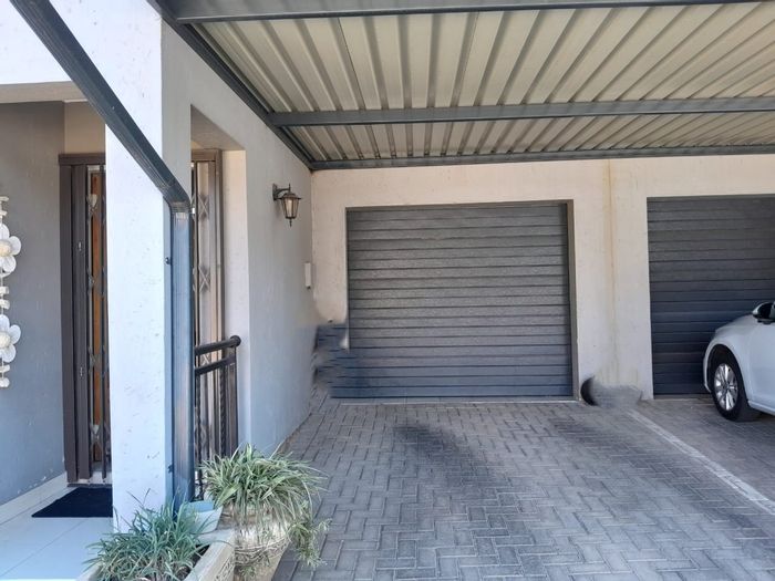 Property #ENT0260631, Townhouse for sale in Parkrand
