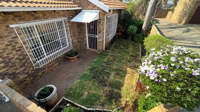 Property #ENT0260973, Townhouse for sale in Noordheuwel