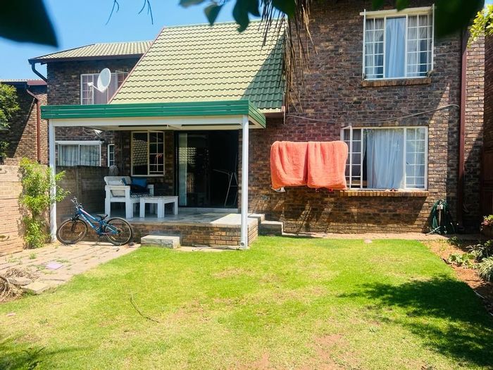 Property #ENT0261072, Townhouse for sale in Noordwyk