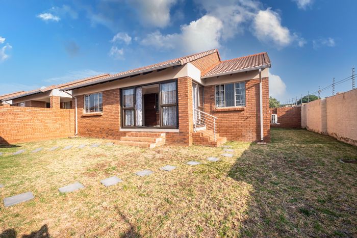 Property #ENT0261369, Townhouse pending sale in Mooikloof Ridge