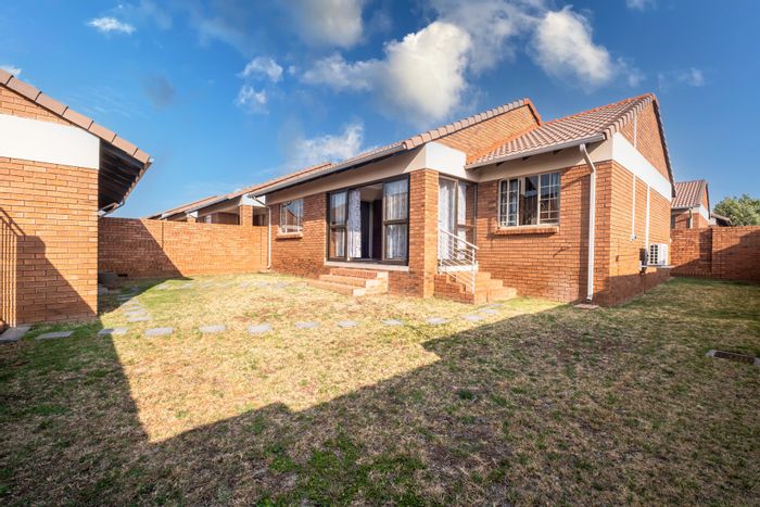 Property #ENT0261369, Townhouse for sale in Mooikloof Ridge