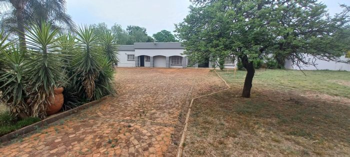 Property #ENT0261646, House for sale in Kameeldrift East