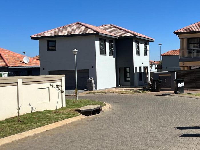 Property #ENT0261734, House for sale in Parkrand