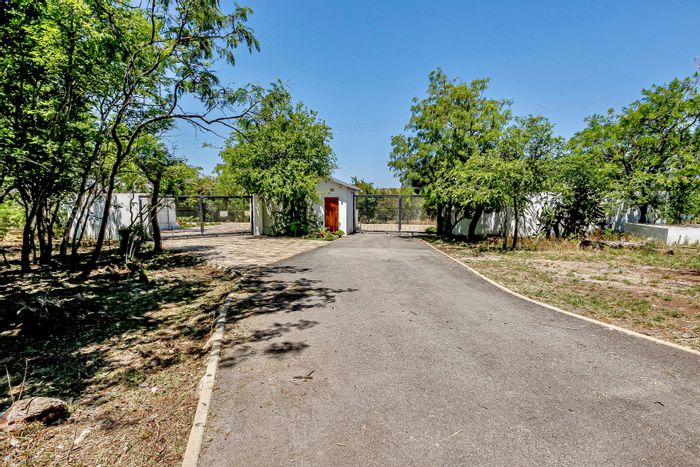 Property #ENT0261952, Farm for sale in Krugersdorp