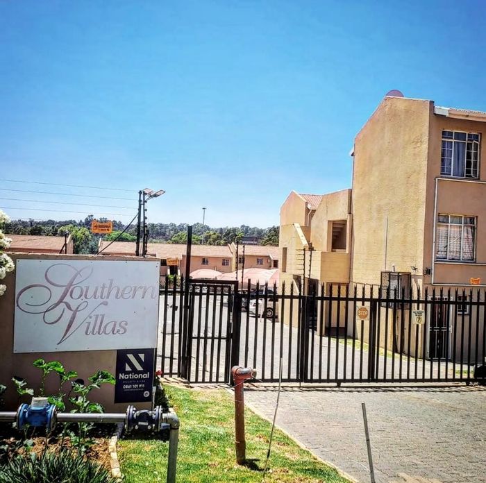 Property #ENT0262621, Apartment for sale in Naturena