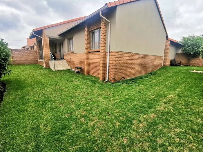 Property #ENT0262634, Townhouse for sale in Mooikloof Ridge