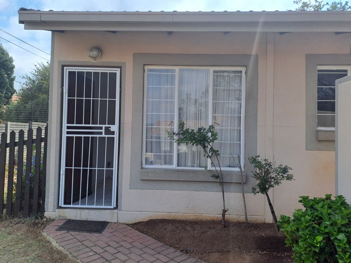 Property #ENT0263107, Townhouse for sale in Country View