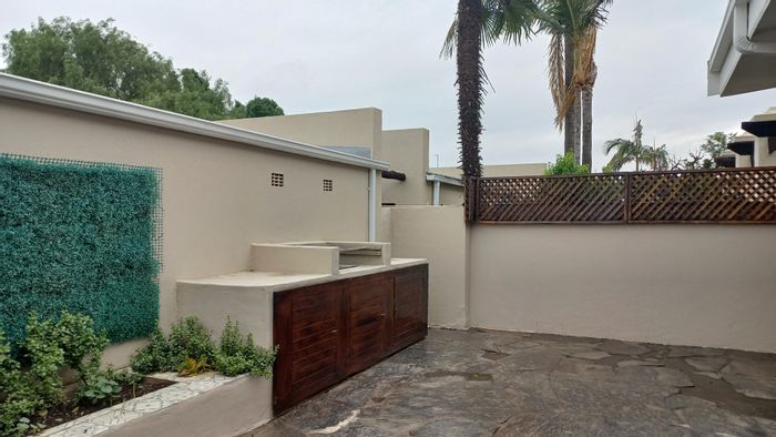 Property #ENT0263264, Townhouse for sale in Garsfontein