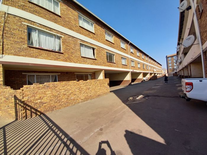 Property #ENT0263324, Apartment for sale in Kempton Park Central