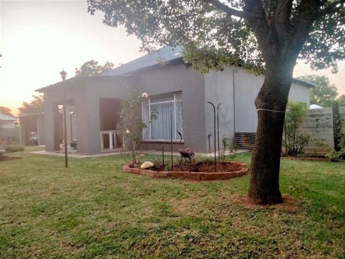 Property #ENT0263327, House for sale in Brakpan Central