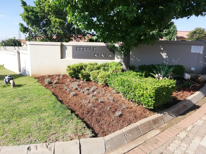 Property #ENT0263633, Townhouse for sale in Mooikloof Ridge