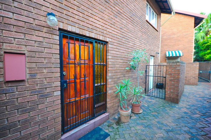 Property #ENT0263782, Townhouse for sale in Garsfontein