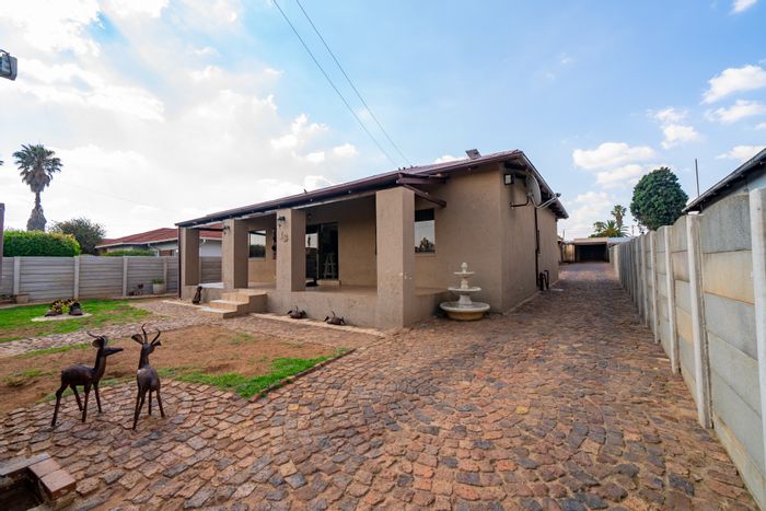 Property #ENT0263816, House for sale in Primrose East