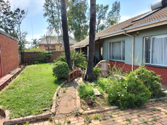 Property #ENT0264440, House for sale in Booysens