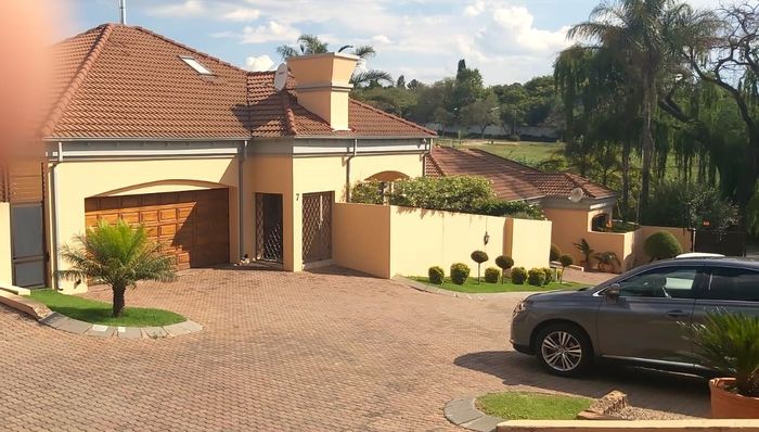 Property #ENT0264471, Townhouse for sale in Bryanston