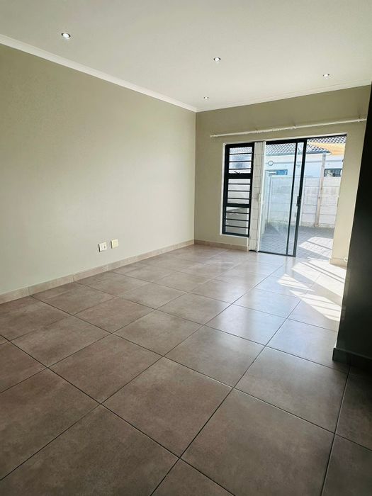 Property #ENT0264426, Townhouse for sale in Parklands
